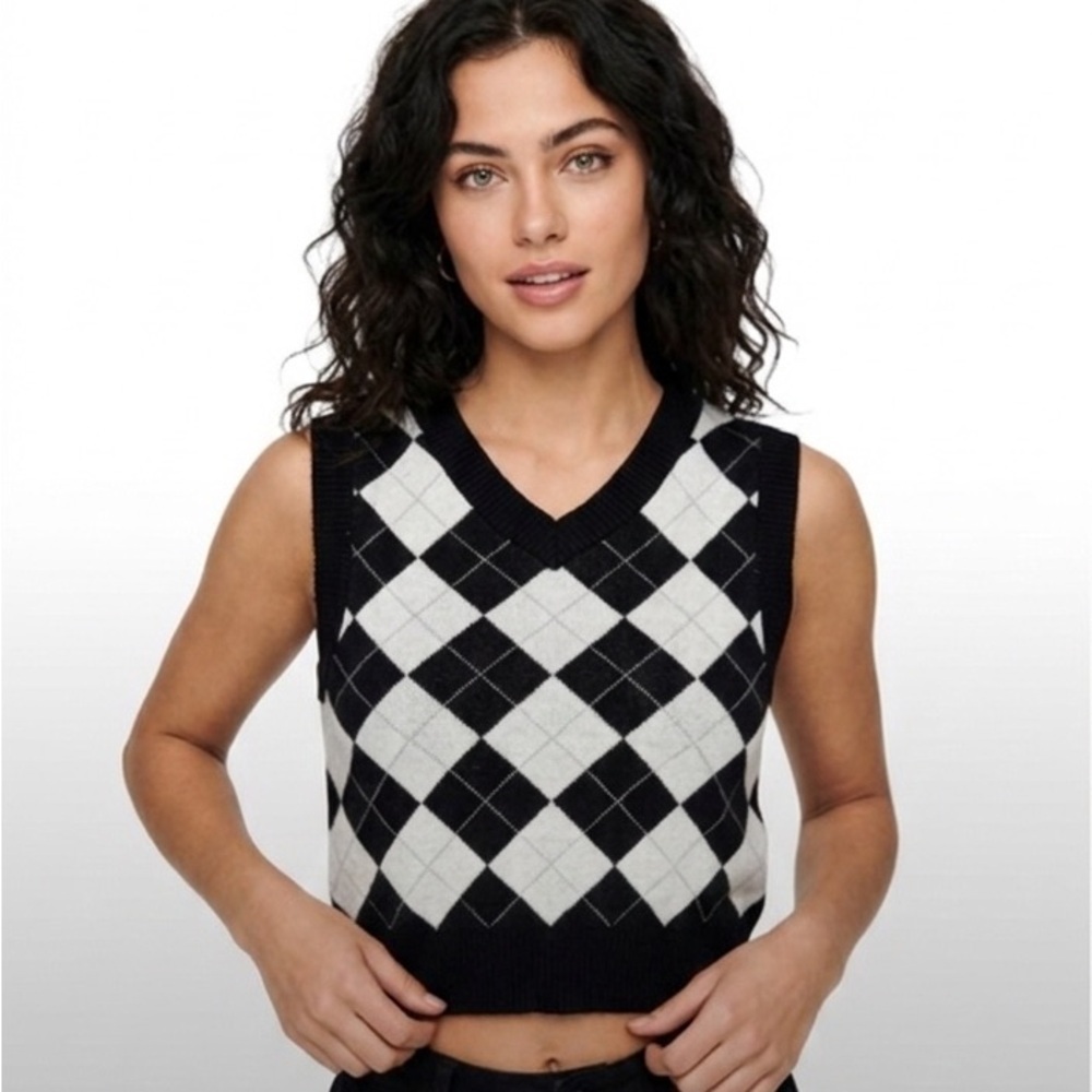 Black & White Knit Argyle Sweater Vest Size Small - Picture 4 of 11